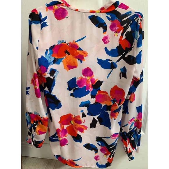 Beautiful Vince Camuto Blouse! - Picture 3 of 5